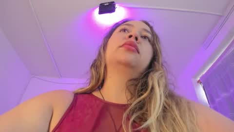 sara online show from 10/22/25, 01:11