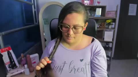 Snapshot of sara_thonson_ chatting on 11/13/25, 04:11 sara_thonson_ online show from 11/13/25, 04:11