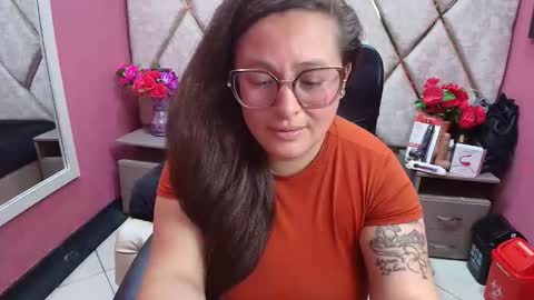 Snapshot of sara_thonson_ chatting on 11/26/25, 03:24 sara_thonson_ online show from 11/26/25, 03:24