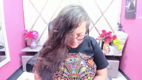 Snapshot of sara_thonson_ chatting on 11/29/25, 01:58 sara_thonson_ online show from 11/29/25, 01:58