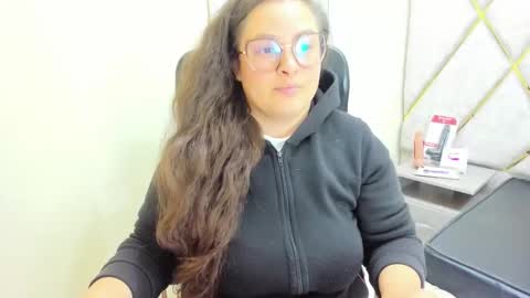 sara_thonson_ online show from 05/16/26, 03:36