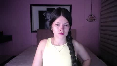 sara_valderrama_ online show from 12/01/25, 12:32