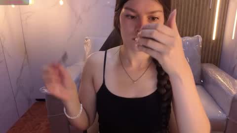 sara_valderrama_ online show from 12/16/25, 11:26