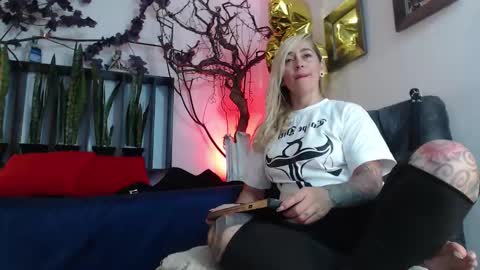 Snapshot of sara_valkyria chatting on 10/20/25, 07:14 Sara Valkyria online show from 10/20/25, 07:14