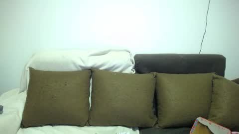 Snapshot of sara_winehouse1 chatting on 02/14/25, 08:42 1 online show from 02/14/25, 08:42