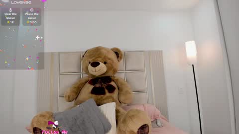 Snapshot of saraa_milleer chatting on 01/10/25, 02:14 Sara Miller online show from 01/10/25, 02:14