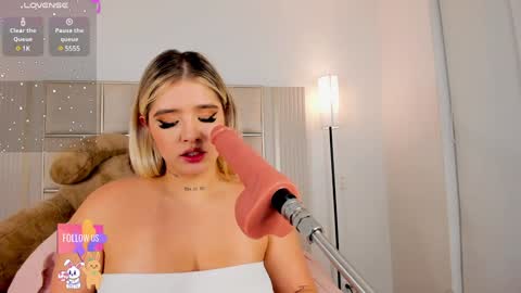 Snapshot of saraa_milleer chatting on 01/20/25, 07:36 Sara Miller online show from 01/20/25, 07:36