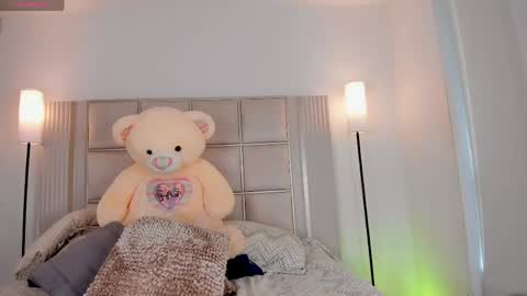 Snapshot of saraa_milleer chatting on 06/02/26, 08:55 Sara Miller online show from 06/02/26, 08:55