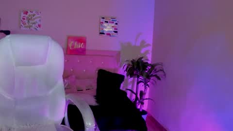 Snapshot of saraa_ramirez chatting on 03/06/25, 02:51 Sarah Ramirez online show from 03/06/25, 02:51