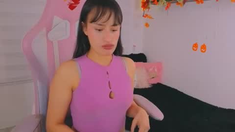 Snapshot of saraa_ramirez chatting on 10/17/25, 03:20 Sarah Ramirez online show from 10/17/25, 03:20