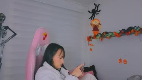 Snapshot of saraa_ramirez chatting on 10/22/25, 03:07 Sarah Ramirez online show from 10/22/25, 03:07