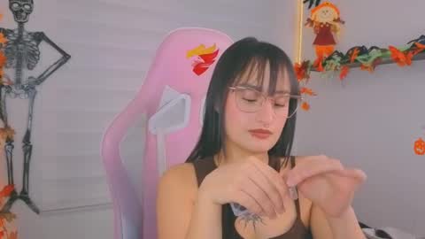 Snapshot of saraa_ramirez chatting on 10/24/25, 04:20 Sarah Ramirez online show from 10/24/25, 04:20