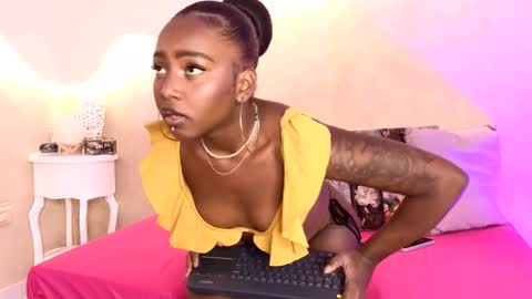 saraaguzman online show from 10/10/25, 07:57