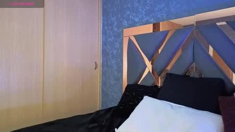 Snapshot of saraah_queen chatting on 09/24/25, 04:49 Sarah online show from 09/24/25, 04:49