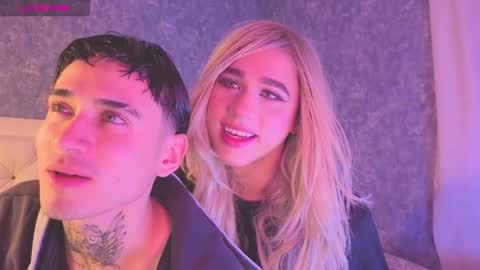 Snapshot of saraah_queen chatting on 10/28/25, 05:11 Sarah online show from 10/28/25, 05:11