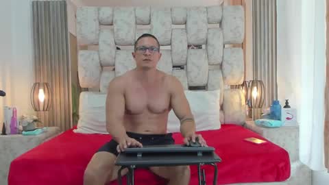 Snapshot of saraandjhony chatting on 01/11/25, 04:25 saraANDyoni online show from 01/11/25, 04:25