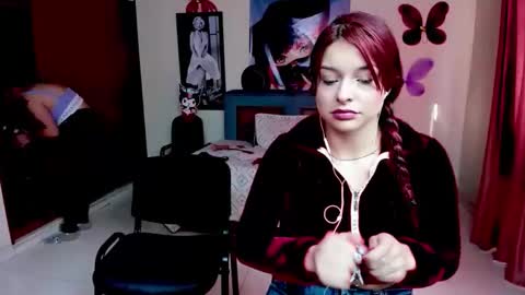 Snapshot of saraandmarilyn chatting on 01/07/26, 01:35 Alahia and Marilyn online show from 01/07/26, 01:35