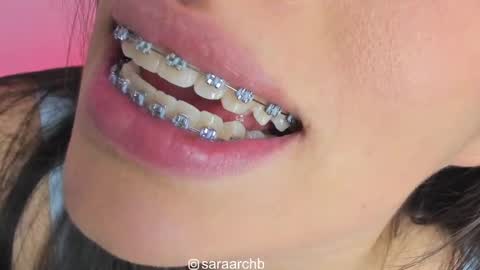 Snapshot of saraarchbould chatting on 10/28/25, 07:05 Sara online show from 10/28/25, 07:05