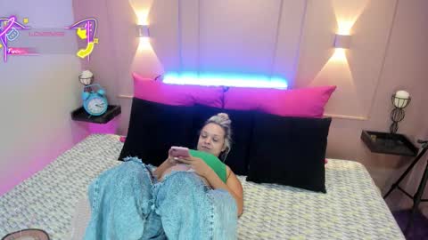 Snapshot of saraavila_ chatting on 09/15/25, 08:09 SaraAvila online show from 09/15/25, 08:09