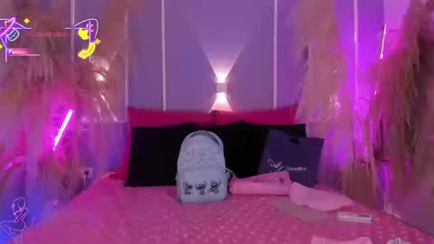 Snapshot of saraavila_ chatting on 10/20/25, 08:31 SaraAvila online show from 10/20/25, 08:31