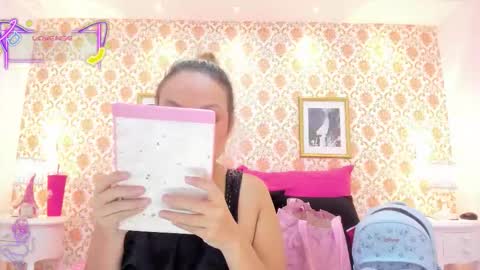 Snapshot of saraavila_ chatting on 11/12/25, 08:19 SaraAvila online show from 11/12/25, 08:19