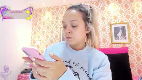 Snapshot of saraavila_ chatting on 11/30/25, 05:00 SaraAvila online show from 11/30/25, 05:00