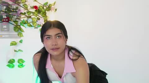 Snapshot of sarabow chatting on 10/22/25, 06:07 Sara online show from 10/22/25, 06:07