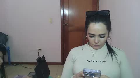 Snapshot of saraconnorxx chatting on 11/27/25, 06:21 Sara online show from 11/27/25, 06:21