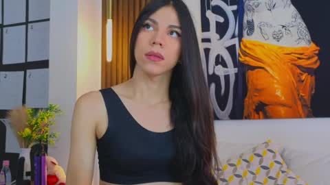 Snapshot of saracutie_ chatting on 05/05/26, 09:01 Sara online show from 05/05/26, 09:01