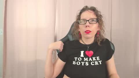 Snapshot of saradesirexo chatting on 09/30/25, 01:49 Sara Desire online show from 09/30/25, 01:49