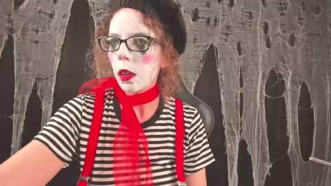 Snapshot of saradesirexo chatting on 10/14/25, 12:50 Sara Desire online show from 10/14/25, 12:50