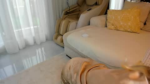 saradiamond01 online show from 05/17/26, 08:12