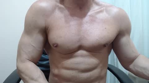 Snapshot of saradorj92 chatting on 10/20/25, 05:35 saradorj92 online show from 10/20/25, 05:35