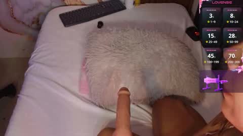 Snapshot of sarah_babe_ chatting on 10/17/25, 02:19 Sarah online show from 10/17/25, 02:19