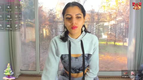 Snapshot of sarah_blake_ chatting on 12/16/24, 10:40 Sara online show from 12/16/24, 10:40