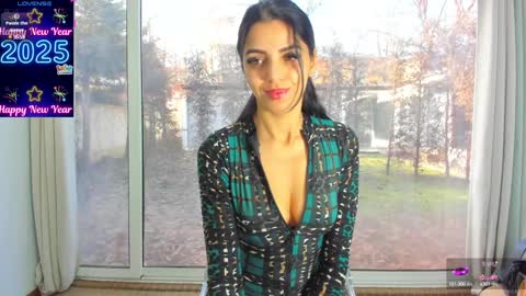 Snapshot of sarah_blake_ chatting on 01/13/25, 10:14 Sara online show from 01/13/25, 10:14