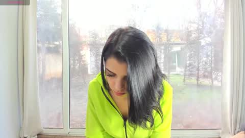 Snapshot of sarah_blake_ chatting on 03/03/25, 09:33 Sara online show from 03/03/25, 09:33