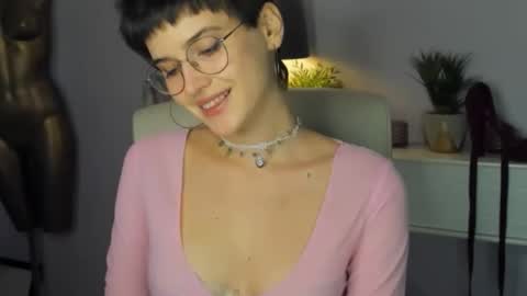Sarah online show from 09/28/25, 01:27