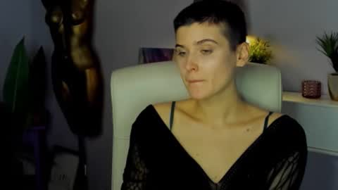 Sarah online show from 11/11/25, 02:28