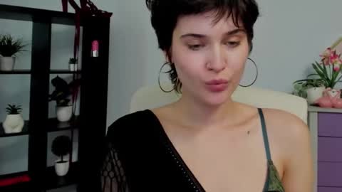 Sarah online show from 05/10/26, 01:49