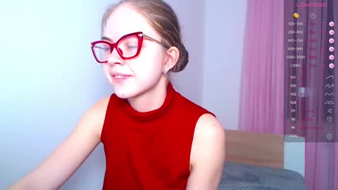 Sarah online show from 03/11/25, 03:34