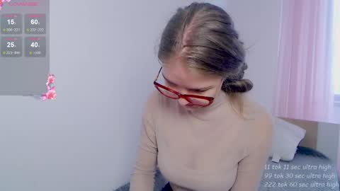Snapshot of sarah_hs chatting on 04/21/26, 11:27 Sarah online show from 04/21/26, 11:27