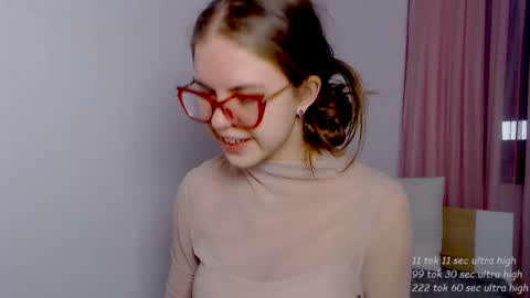 Snapshot of sarah_hs chatting on 04/27/26, 05:11 Sarah online show from 04/27/26, 05:11