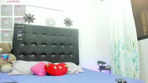 sarah_lowee online show from 09/28/25, 08:14