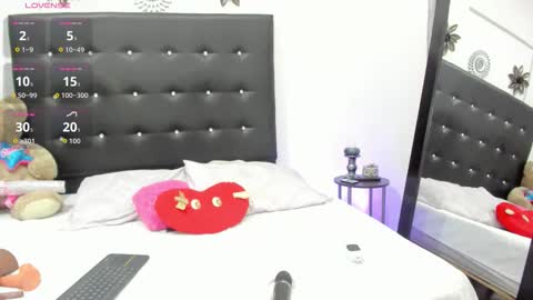 sarah_lowee online show from 11/12/25, 12:49