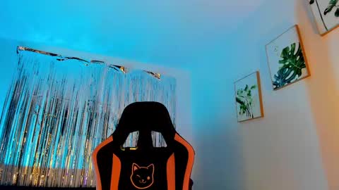 INSTAGRAM...sarah22 p online show from 03/01/25, 02:59