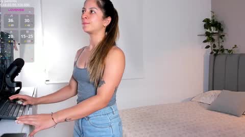 sarah_rayy online show from 01/24/25, 10:19