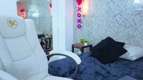 Snapshot of sarah_sanz chatting on 02/05/26, 12:21 sarah online show from 02/05/26, 12:21