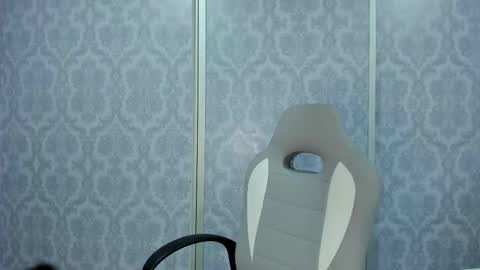 Sarah online show from 11/18/25, 02:17