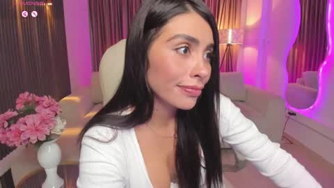 Snapshot of sarah_stonne_ chatting on 05/21/26, 08:38 Sarah online show from 05/21/26, 08:38